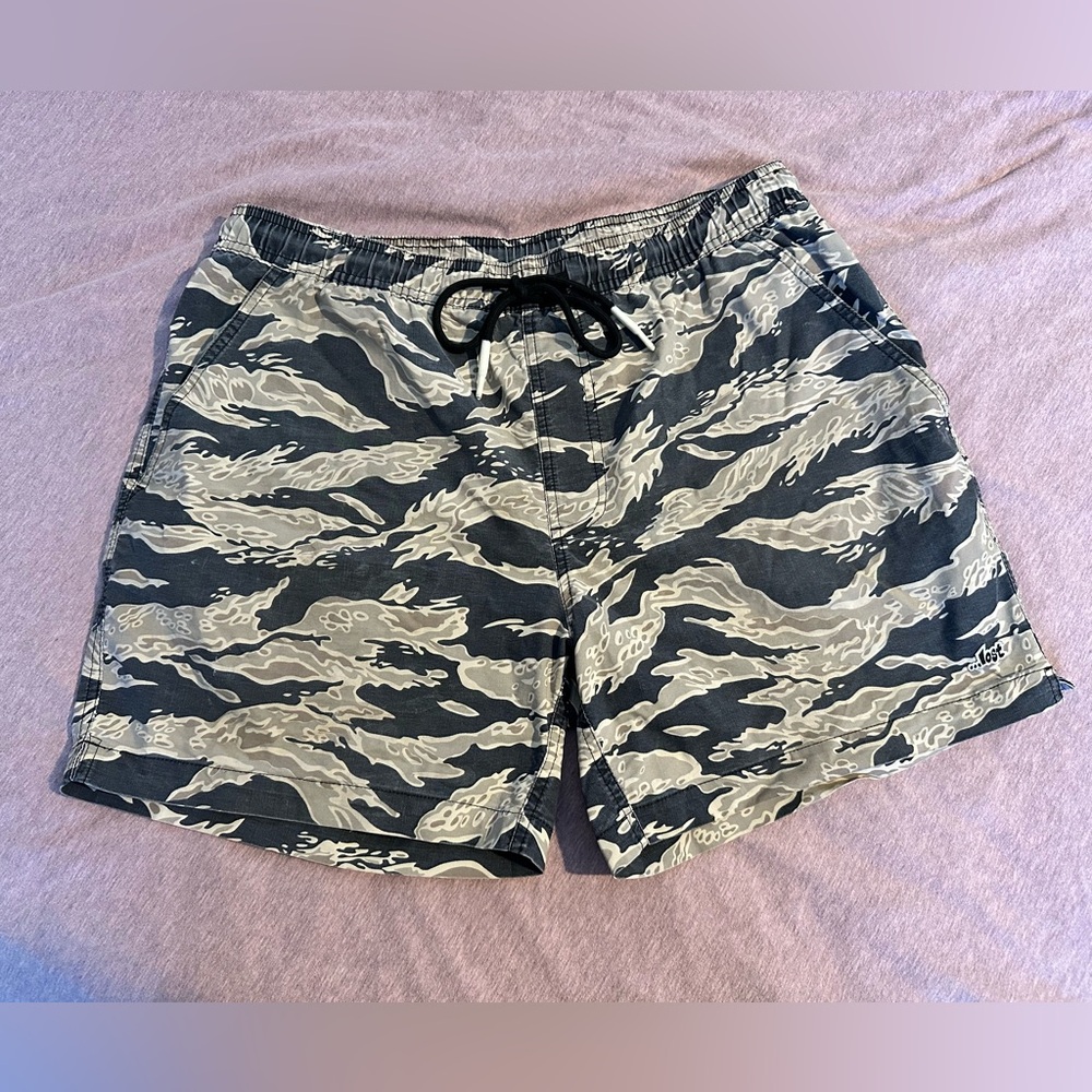 Lost Men's Hybrid Shorts in Black and Gray Camo